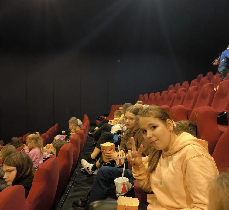 Vaikų dienos centro lankytojų išvyka į kino teatrą